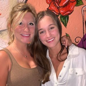 Meet your Posher, Mia